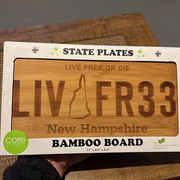 ❤️New Hampshire NWT faux license plate cutting board - Picture 2 of 4